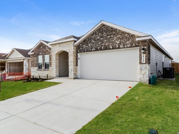 2712 La Mundial, Seguin, TX 78155