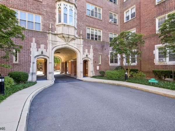 133 Summit Ave, Summit, NJ 07901