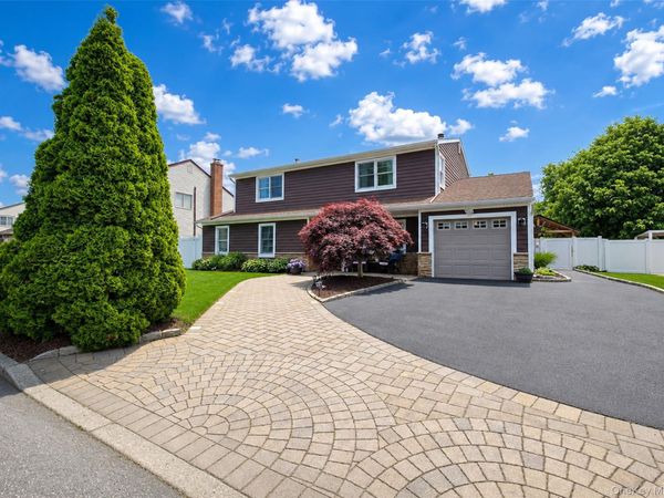 42 Live Oak Drive , Holbrook, NY 11741