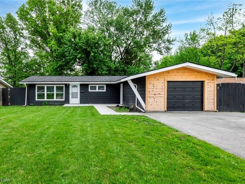 9151 Cranbrook Drive, Northfield Center, OH 44067 Photo 2