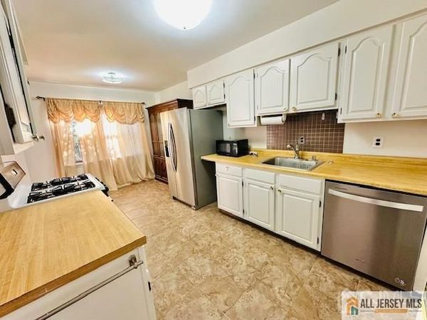 144 Beverly Hill Terrace , Woodbridge, NJ 07095