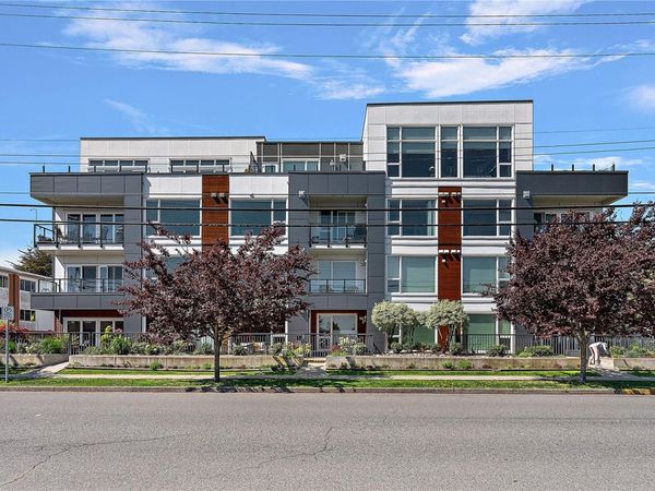 2447 Henry Ave, Unit #203, Sidney, BC V8L 4N3