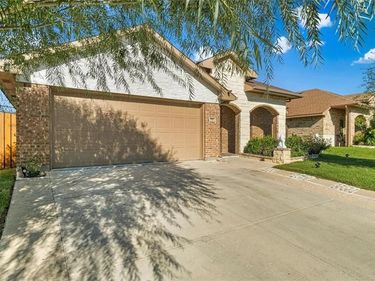 2905 Pacifico Way, Fort Worth, TX 76111