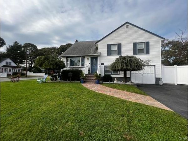 882 Roosevelt Street , West Hempstead, NY 11552