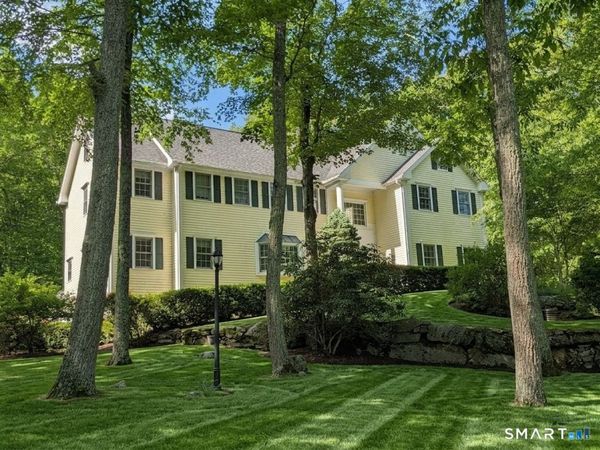 12 Carriage Hill , Woodbridge, CT 06525