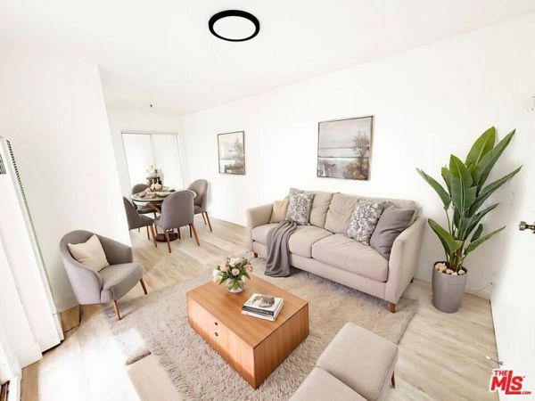 2637 S Manhattan Place, Unit 8, Los Angeles, CA 90018