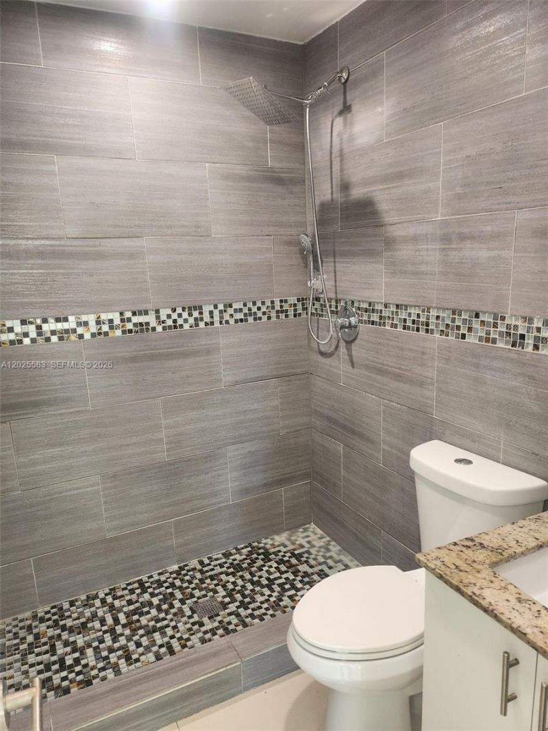 2700 Collins Ave, Unit 208, Miami Beach, FL 33140 Photo