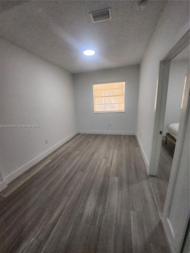 2700 Collins Ave , Unit 302, Miami Beach, FL 33140 Photo