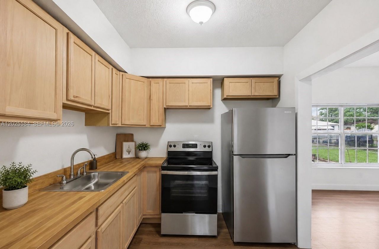 1045 NW 115th St, Miami, FL 33168 Photo