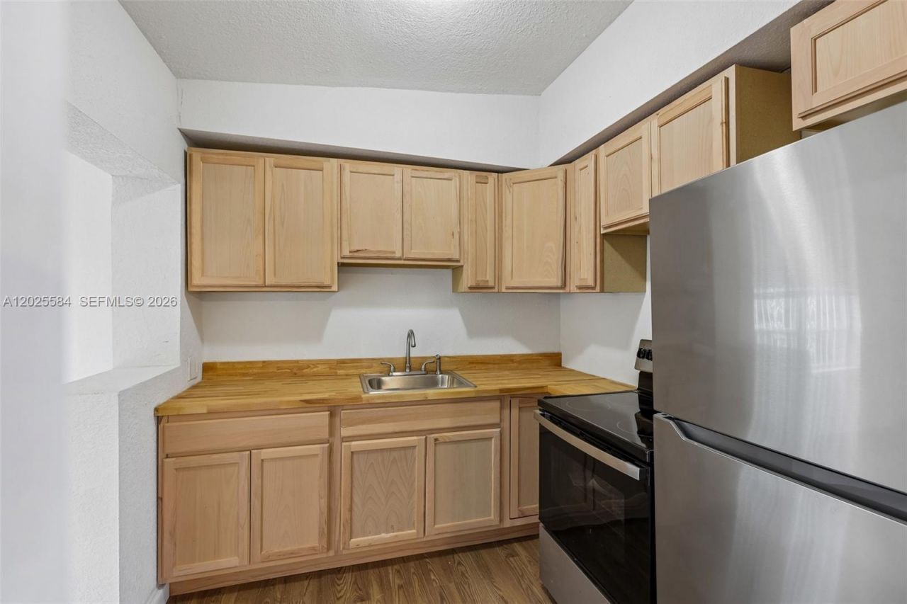 1045 NW 115th St , Miami, FL 33168 Photo