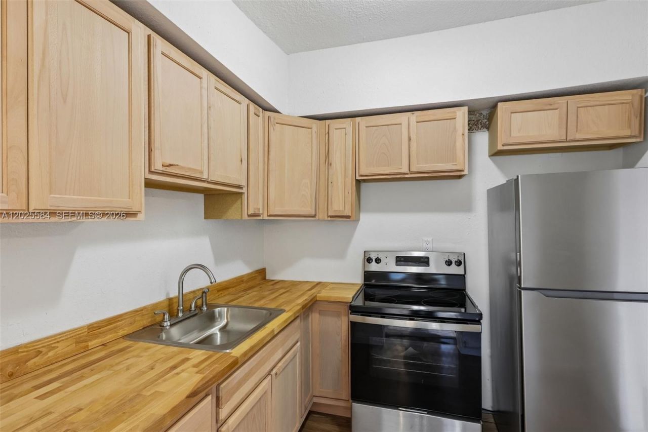 1045 NW 115th St , Miami, FL 33168 Photo