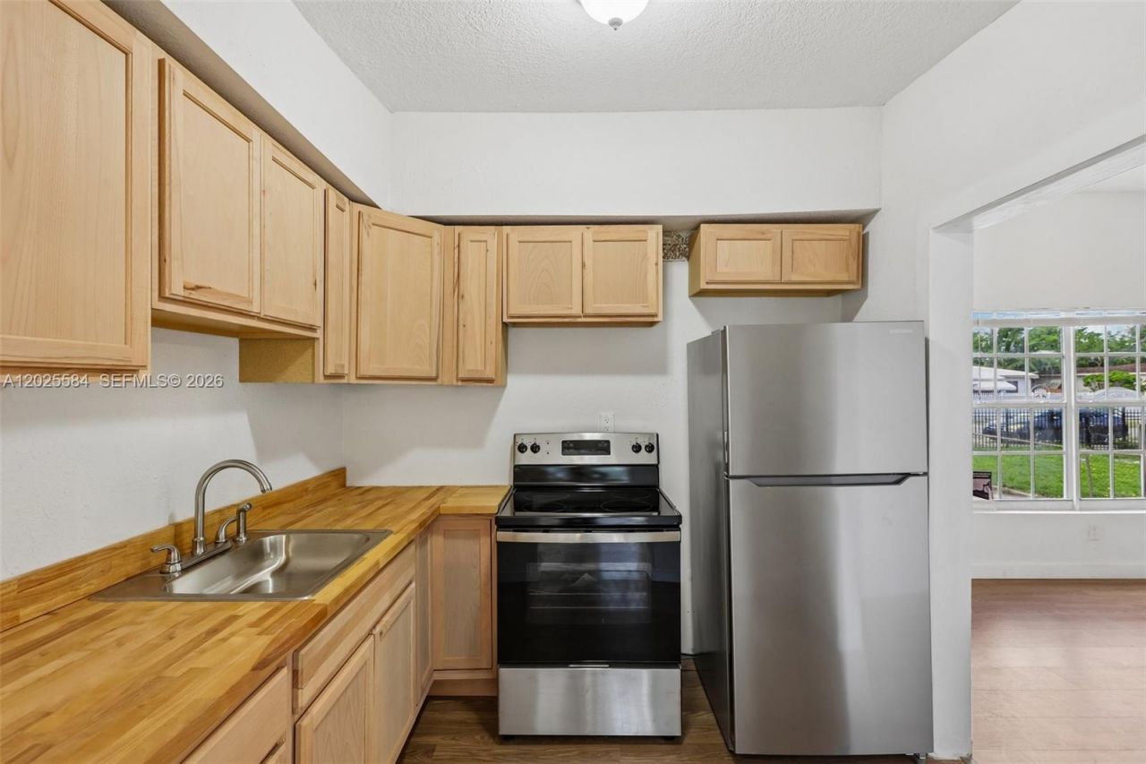 1045 NW 115th St , Miami, FL 33168 Photo