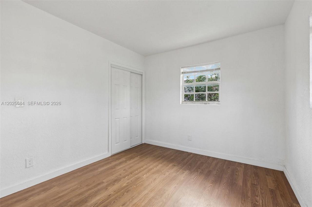 1045 NW 115th St , Miami, FL 33168 Photo