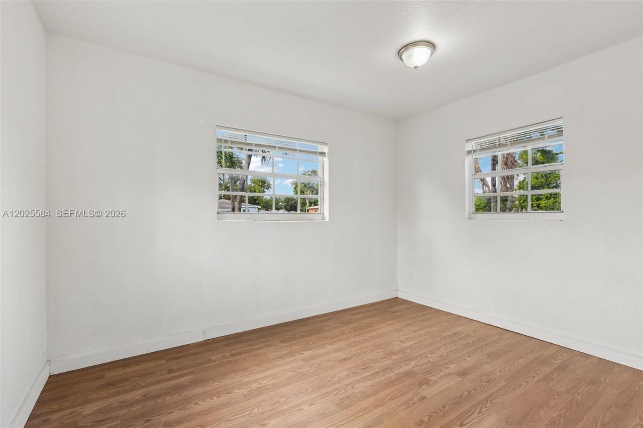1045 NW 115th St , Miami, FL 33168 Photo