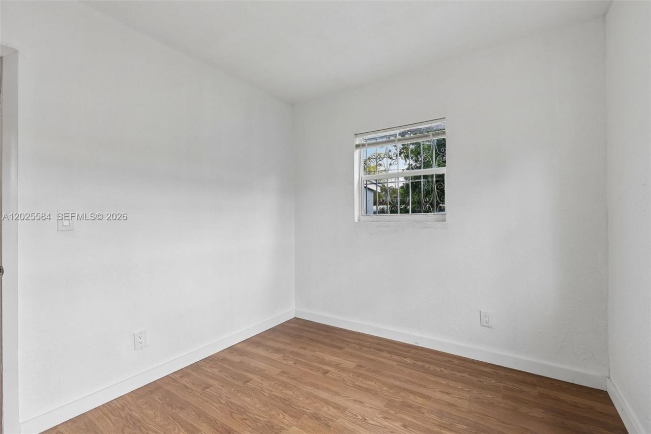 1045 NW 115th St , Miami, FL 33168 Photo