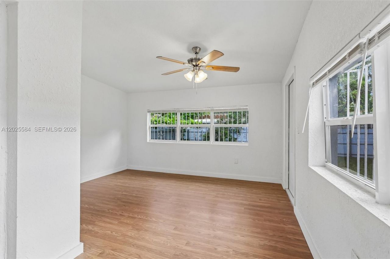 1045 NW 115th St , Miami, FL 33168 Photo