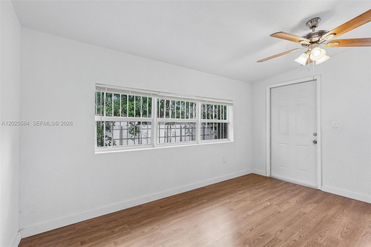 1045 NW 115th St , Miami, FL 33168 Photo