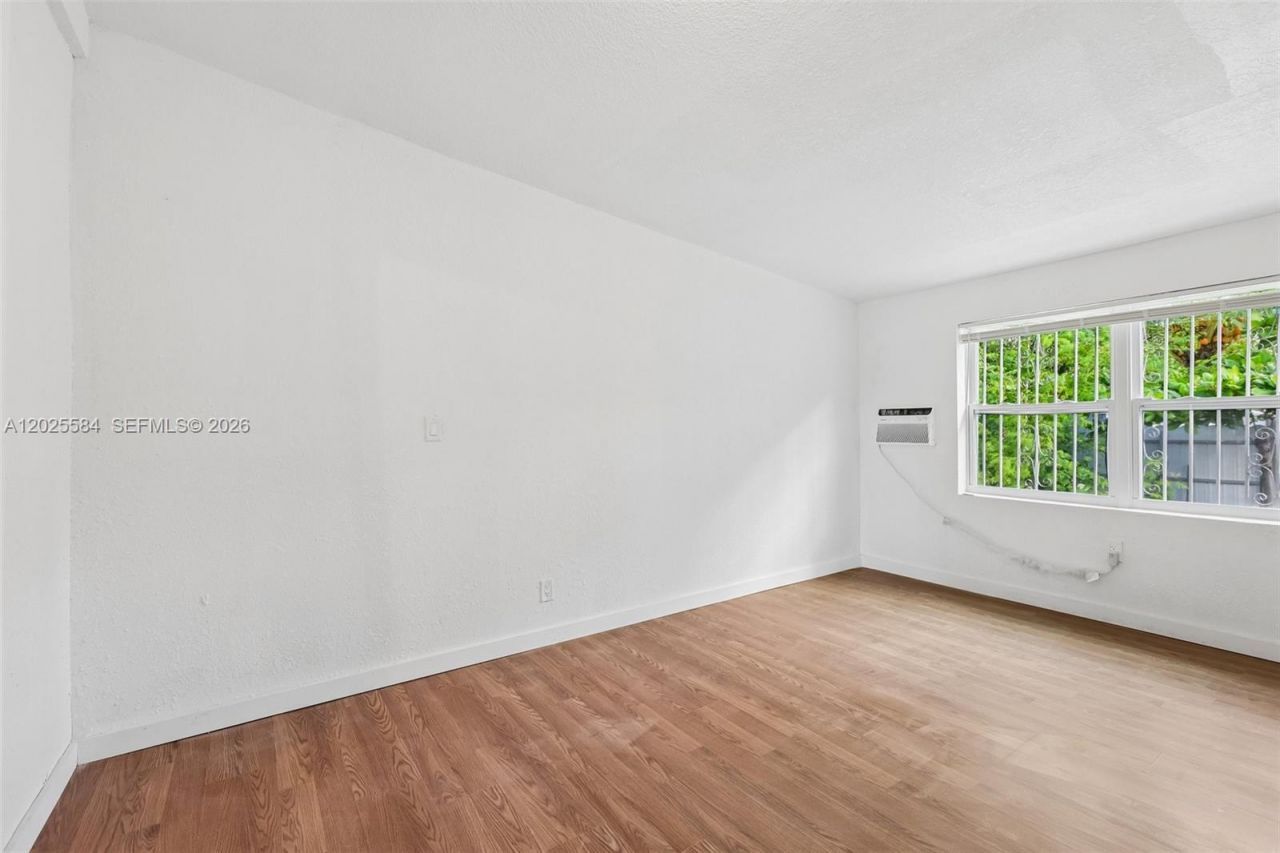 1045 NW 115th St , Miami, FL 33168 Photo