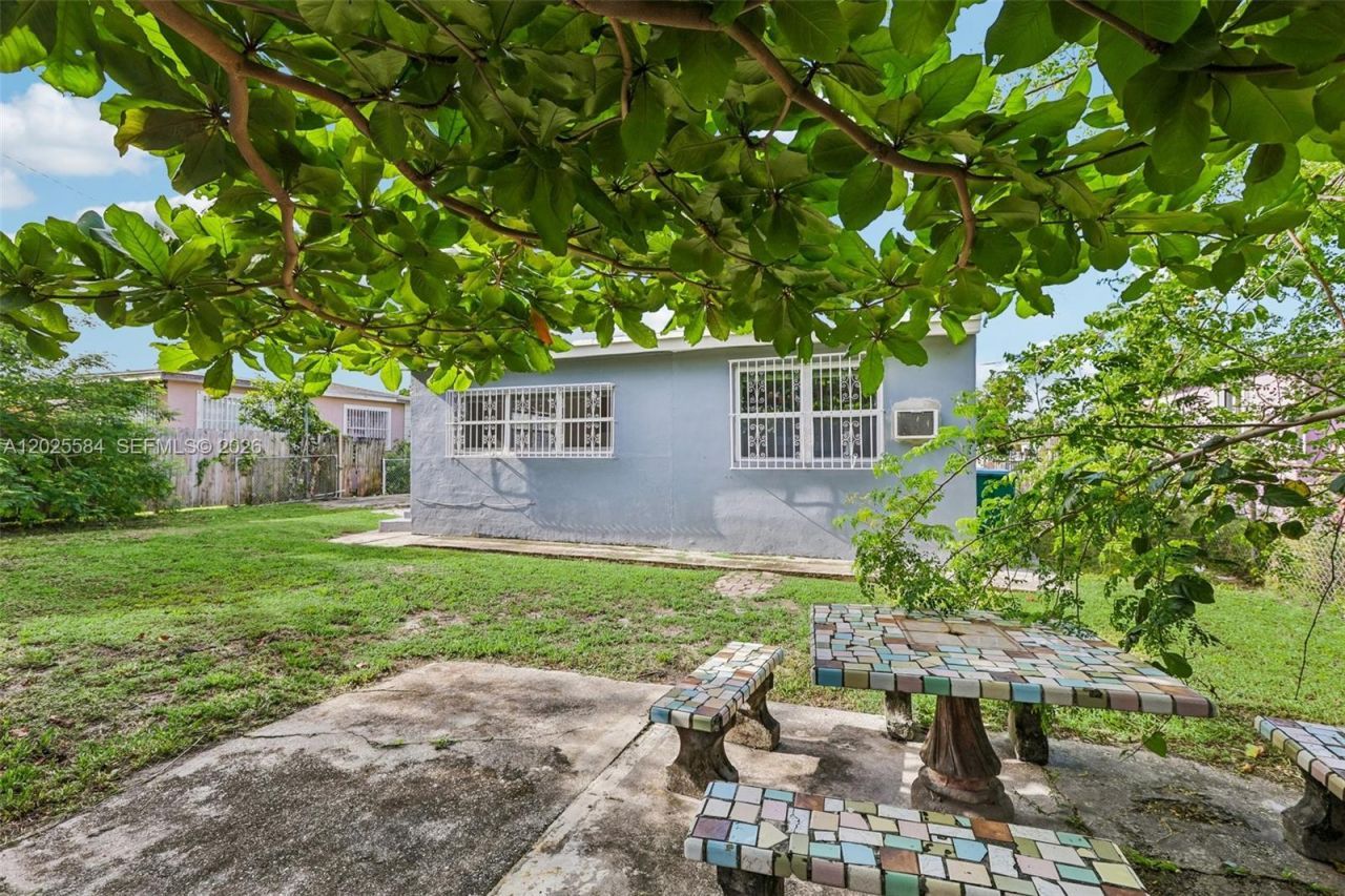 1045 NW 115th St , Miami, FL 33168 Photo