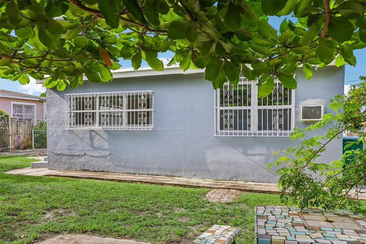 1045 NW 115th St , Miami, FL 33168 Photo