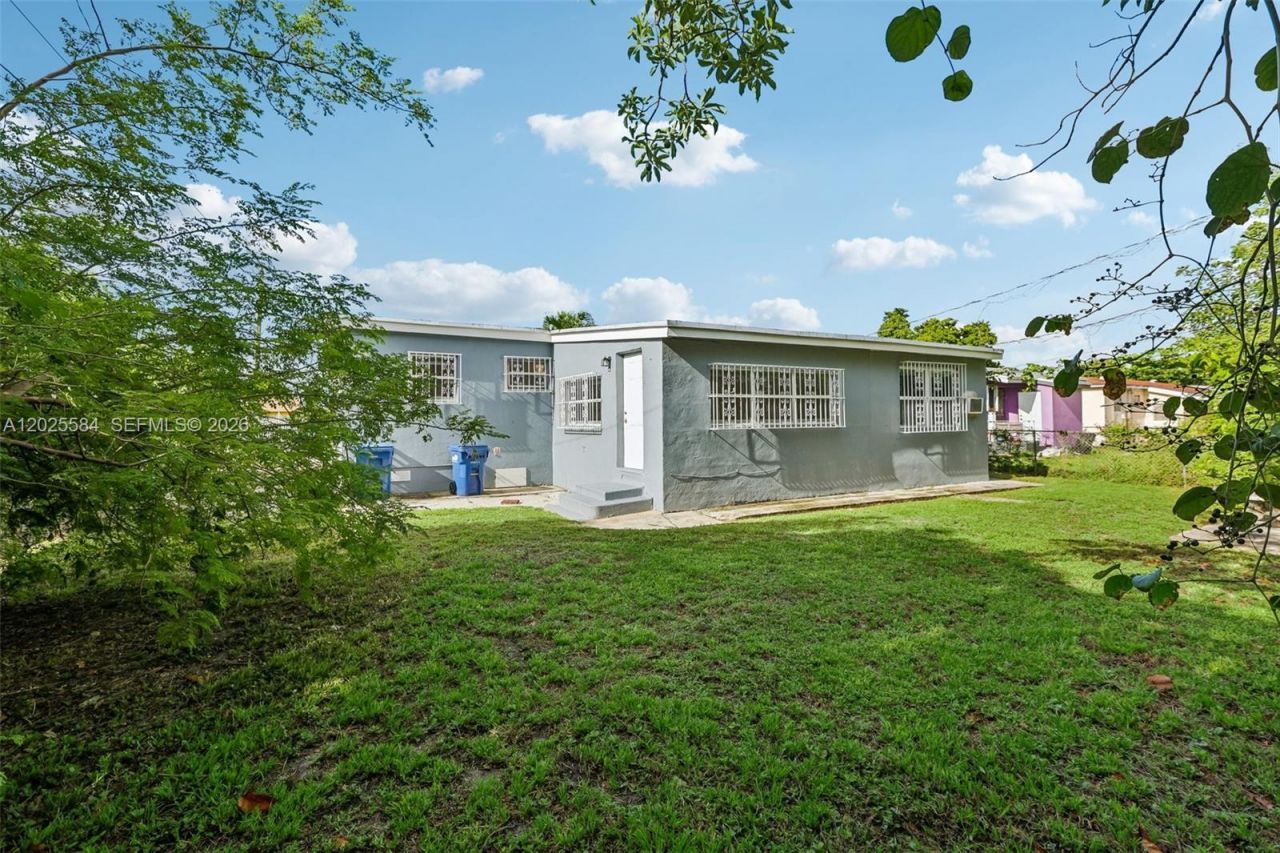 1045 NW 115th St , Miami, FL 33168 Photo