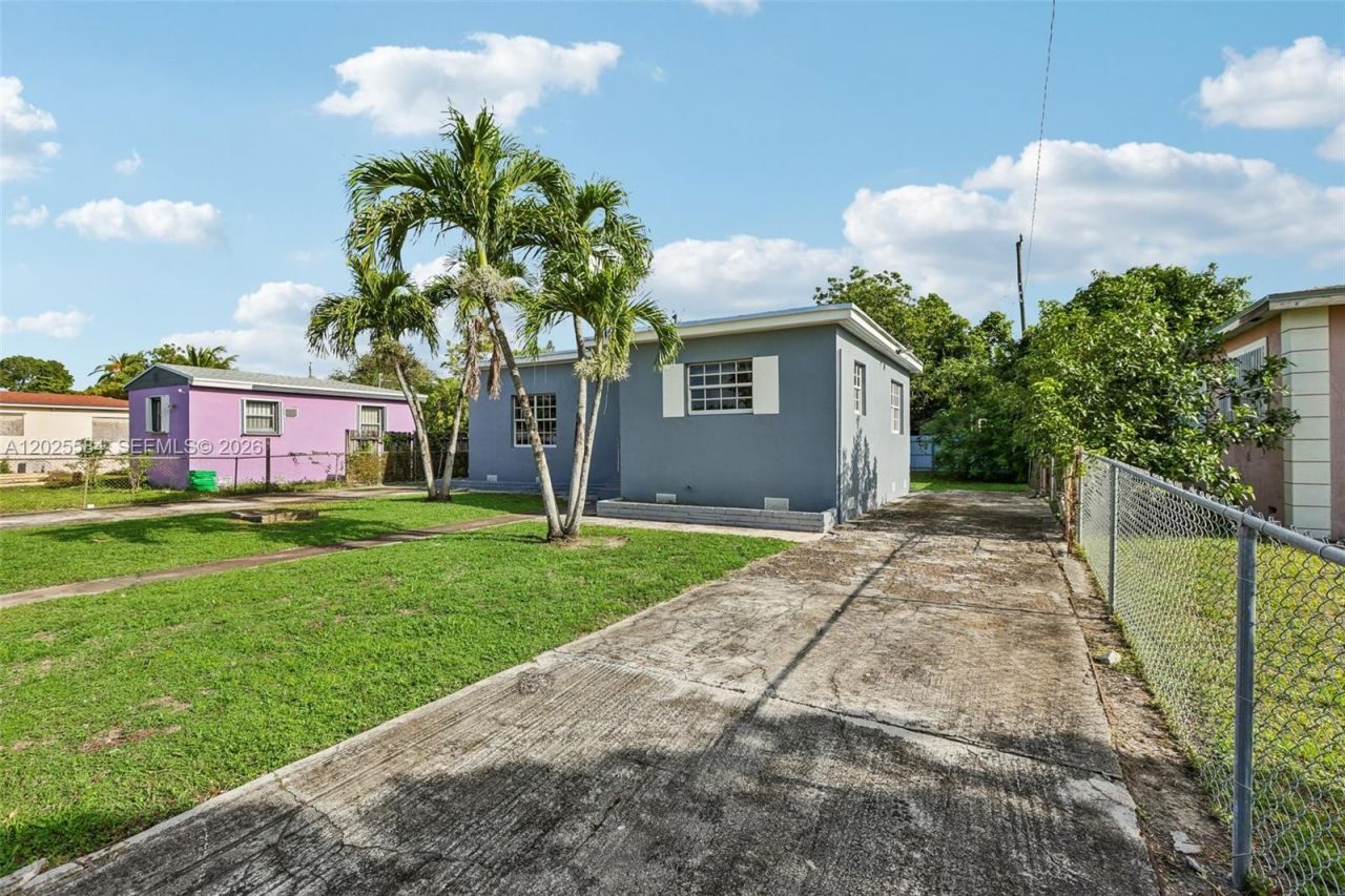 1045 NW 115th St , Miami, FL 33168 Photo
