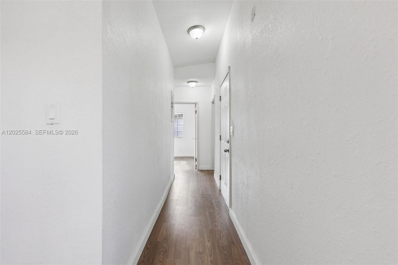 1045 NW 115th St , Miami, FL 33168 Photo