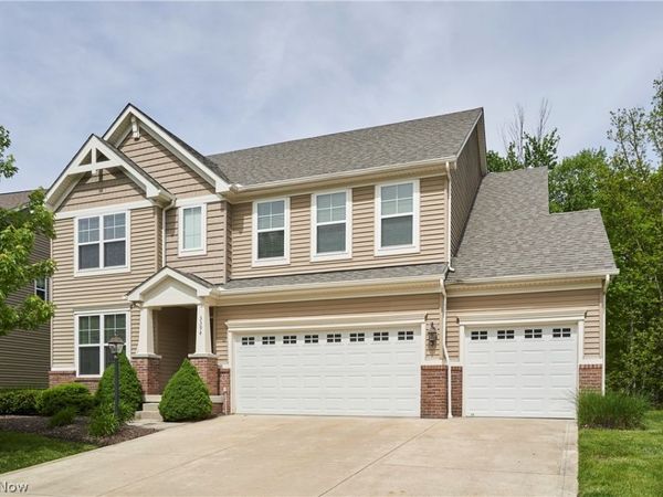 3394 Stillwood Boulevard , Stow, OH 44224