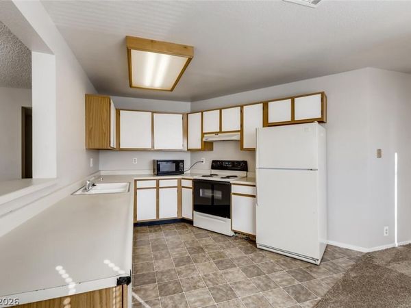 5171 Pioneer Avenue , Unit 202, Las Vegas, NV 89146