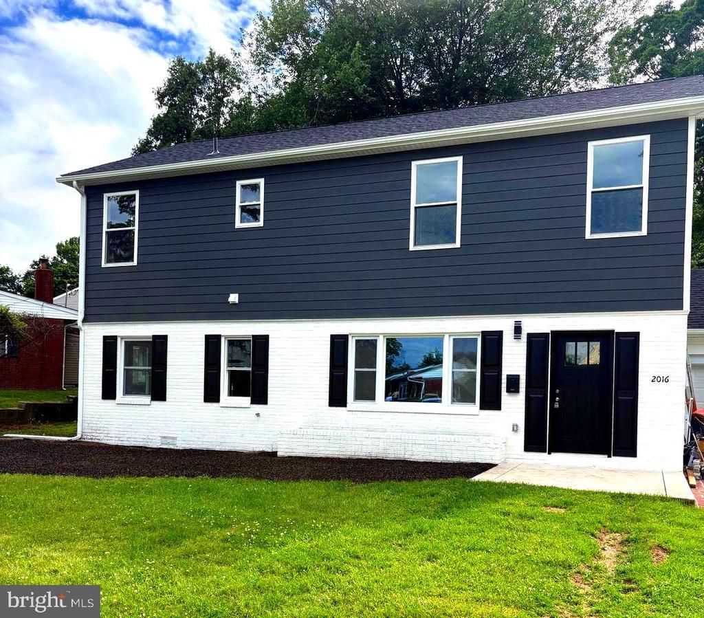 2016 WOODSIDE LANE , BROOMALL, PA 19008