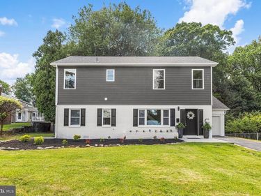 2016 WOODSIDE LANE, BROOMALL, PA 19008
