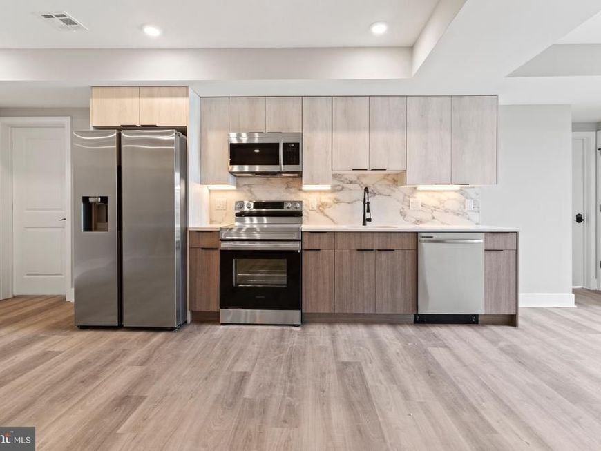 520 N 37th Street, Unit 0-2, Philadelphia, PA 19104 Main Photo