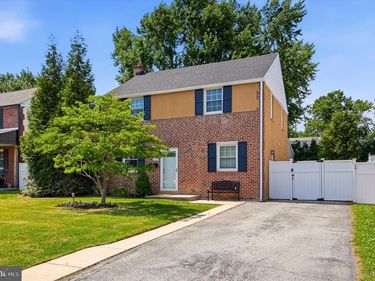 2135 ARMSTRONG AVENUE, MORTON, PA 19070