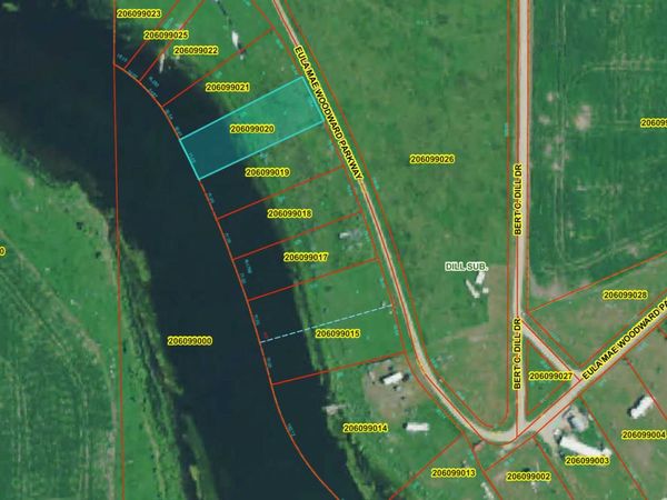 114 EULA MAE WOODWARD PKWY SW Parkway SW, Oakes, ND 58474