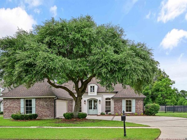 18098 Lake Harbor Ln, Prairieville, LA 70769