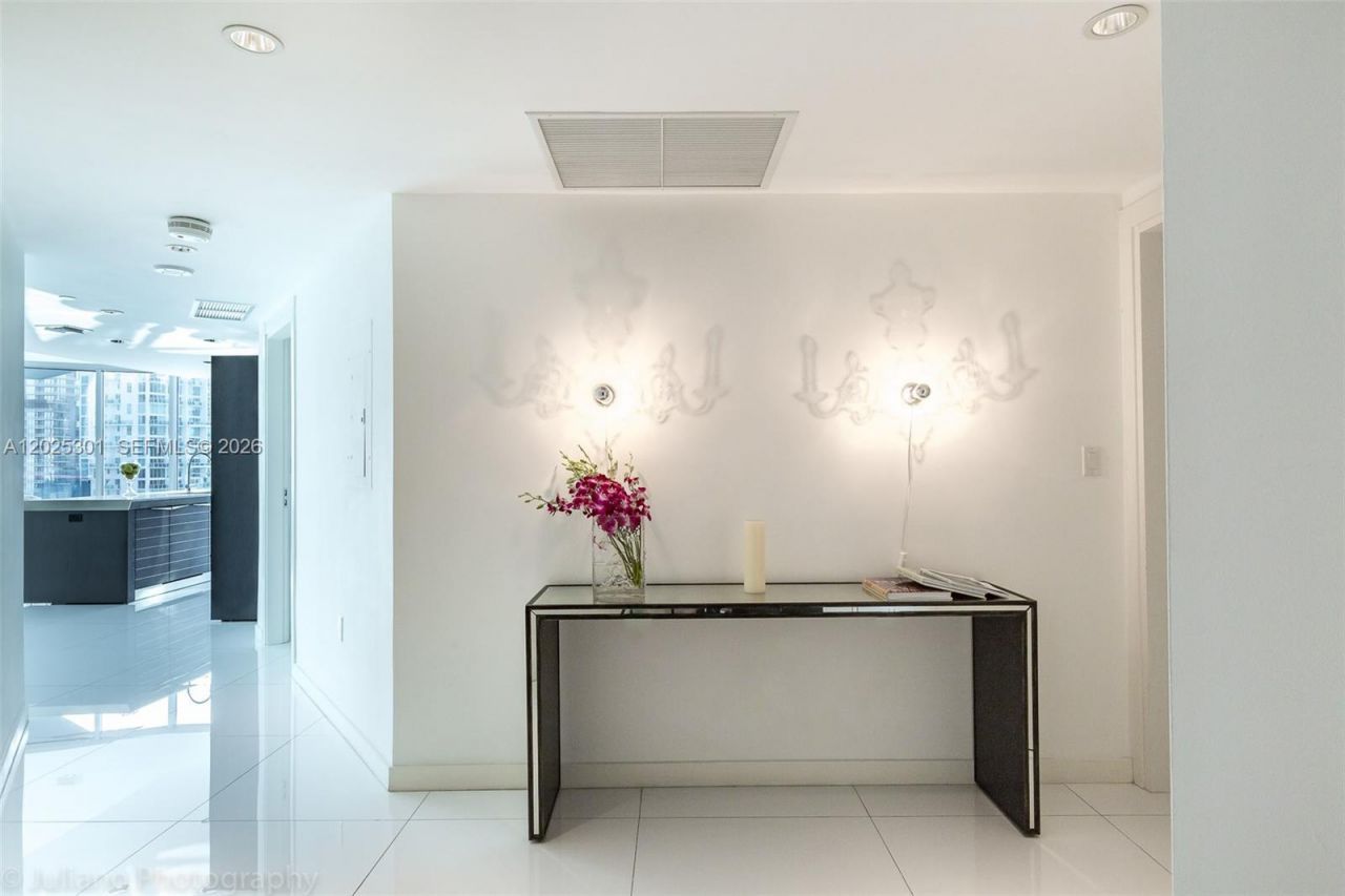 200 Biscayne Boulevard Way, Unit 3102, Miami, FL 33131 Photo