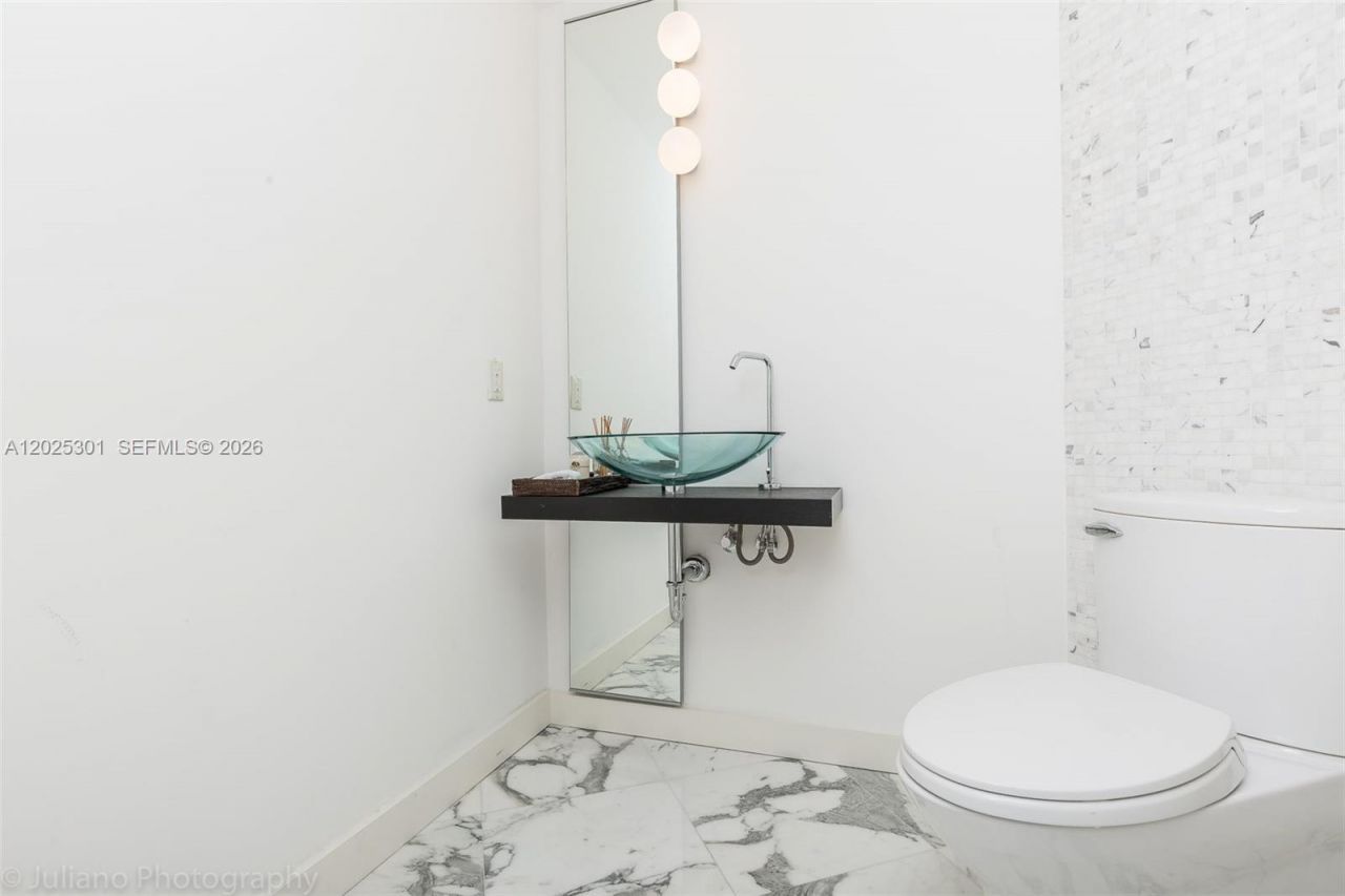 200 Biscayne Boulevard Way, Unit 3102, Miami, FL 33131 Photo