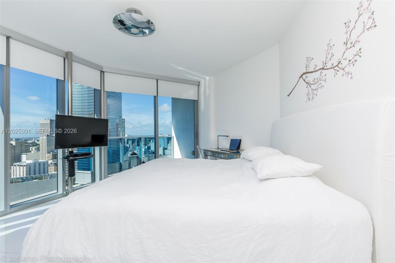 200 Biscayne Boulevard Way, Unit 3102, Miami, FL 33131 Photo