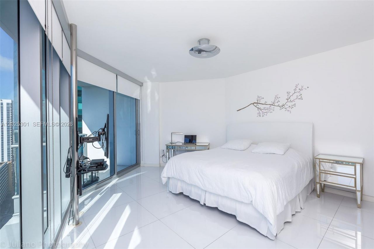 200 Biscayne Boulevard Way, Unit 3102, Miami, FL 33131 Photo