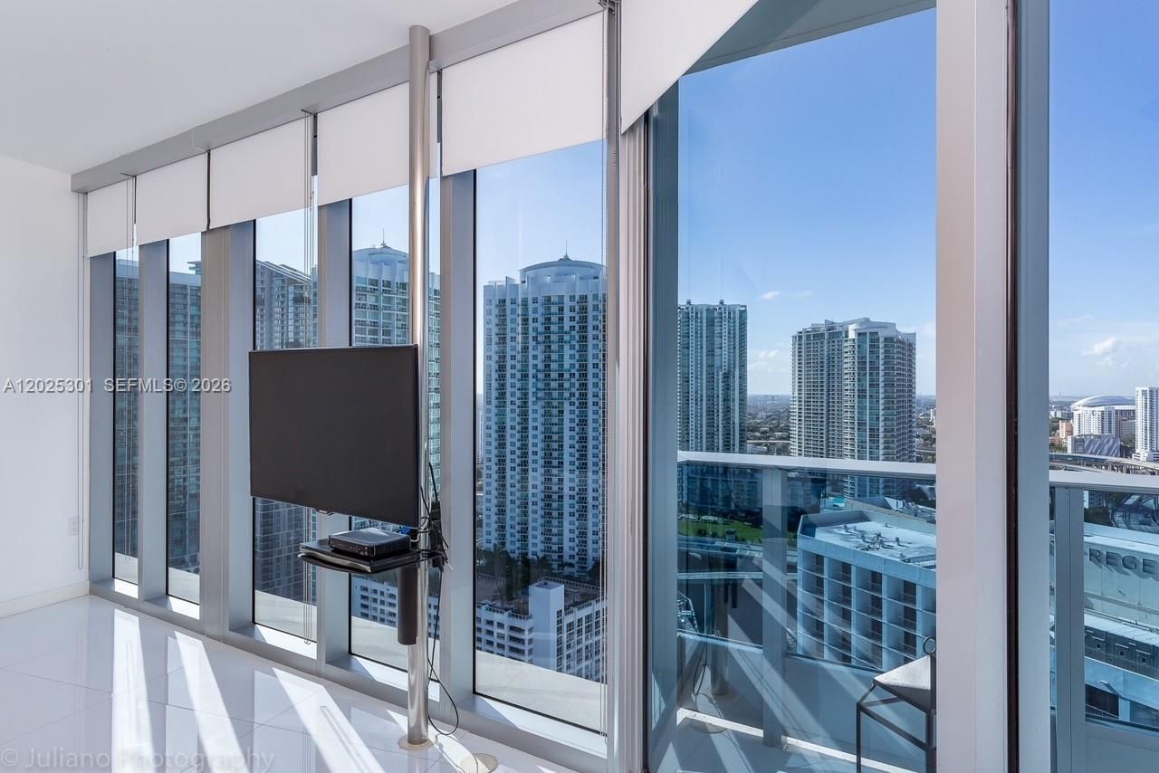 200 Biscayne Boulevard Way, Unit 3102, Miami, FL 33131 Photo