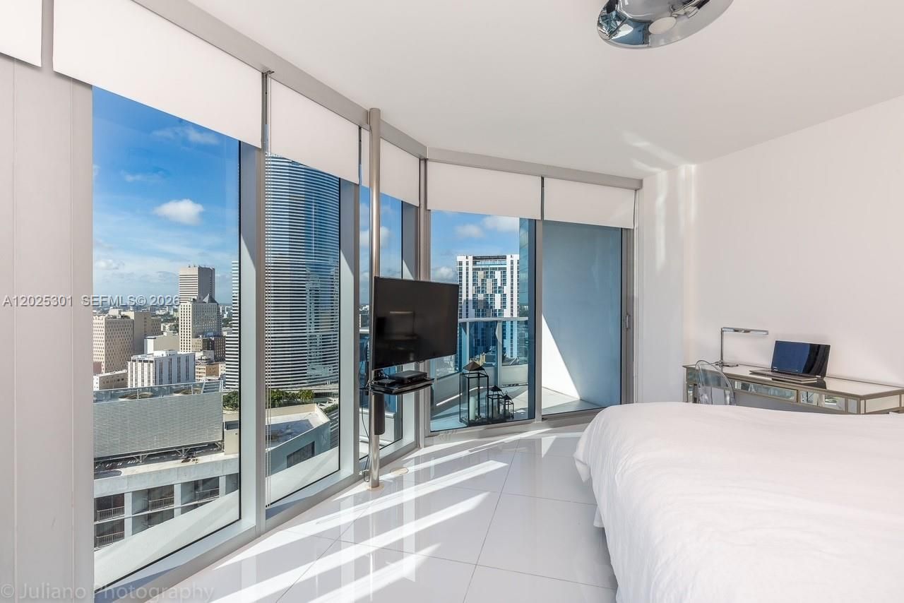 200 Biscayne Boulevard Way, Unit 3102, Miami, FL 33131 Photo