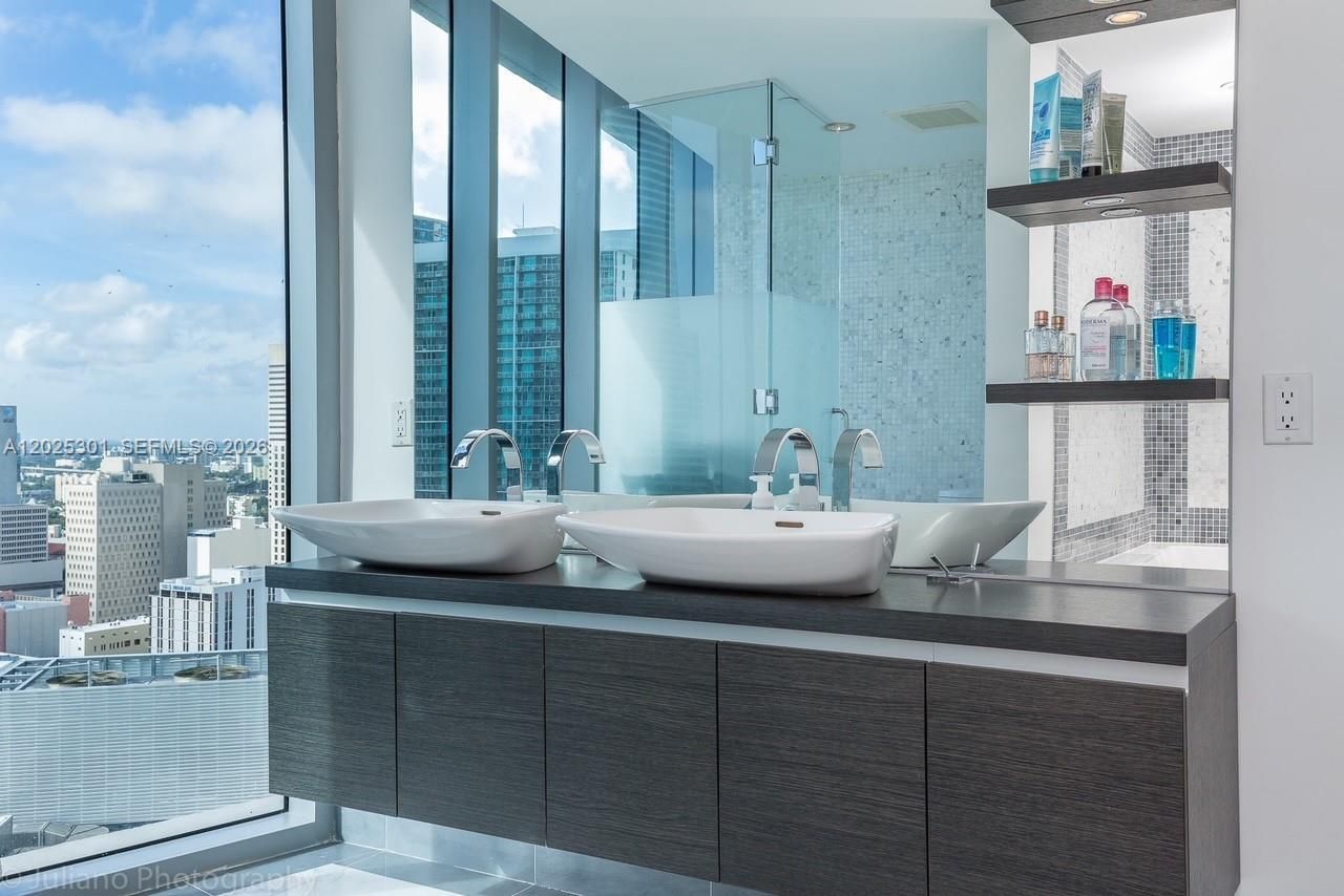 200 Biscayne Boulevard Way, Unit 3102, Miami, FL 33131 Photo