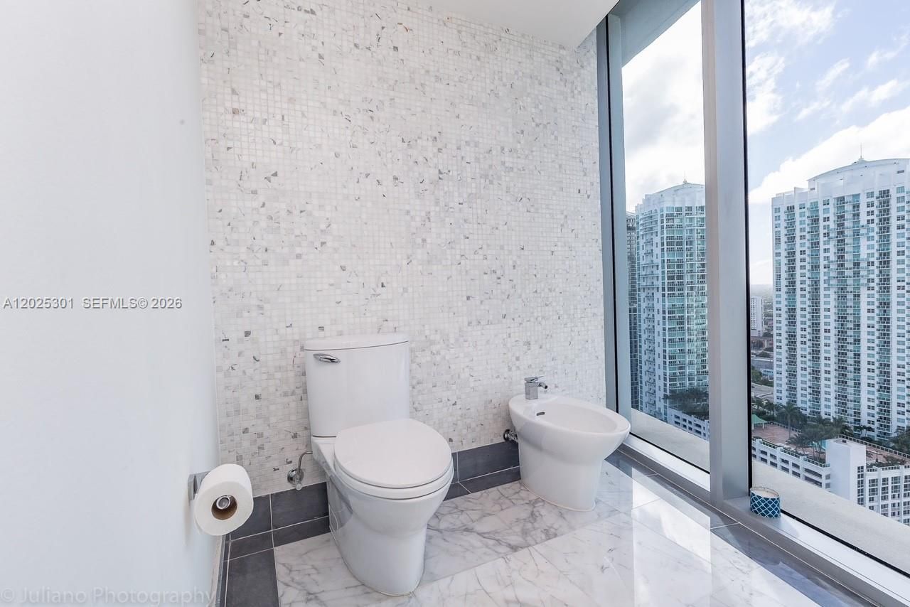 200 Biscayne Boulevard Way, Unit 3102, Miami, FL 33131 Photo