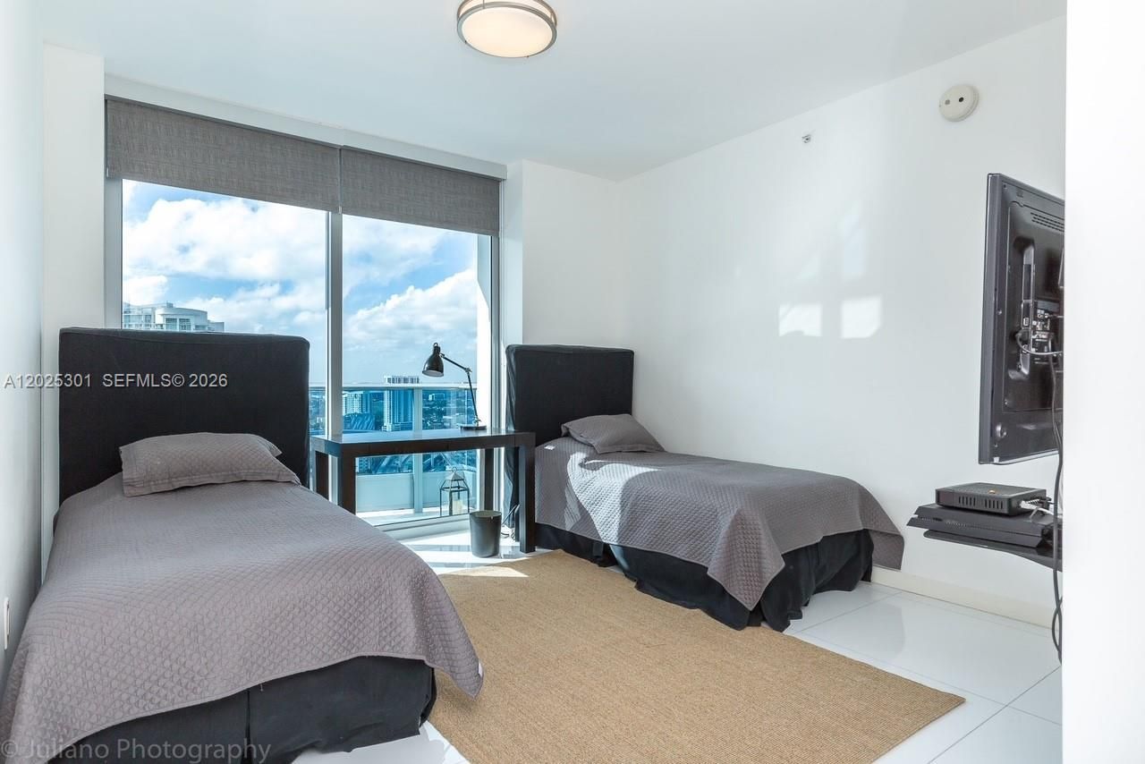 200 Biscayne Boulevard Way, Unit 3102, Miami, FL 33131 Photo