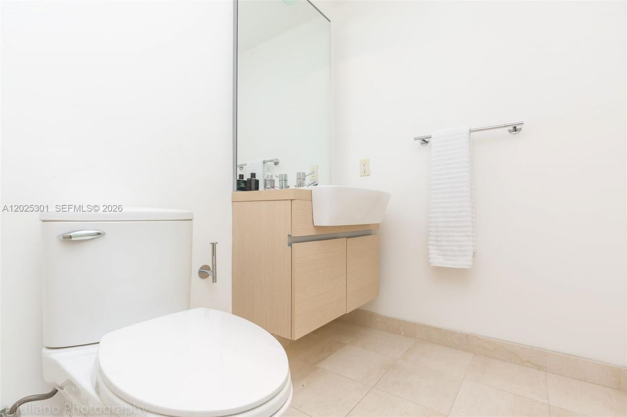 200 Biscayne Boulevard Way, Unit 3102, Miami, FL 33131 Photo