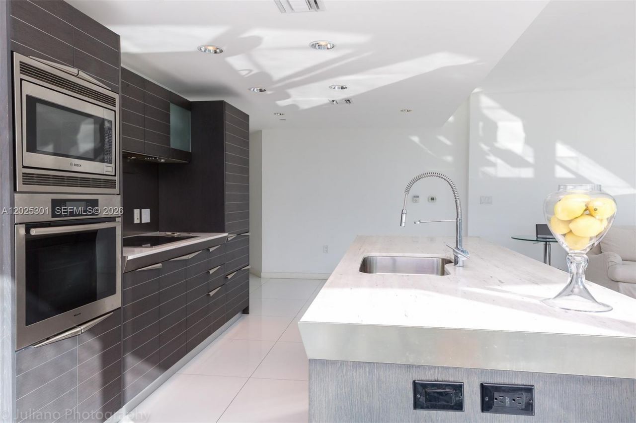 200 Biscayne Boulevard Way, Unit 3102, Miami, FL 33131 Photo