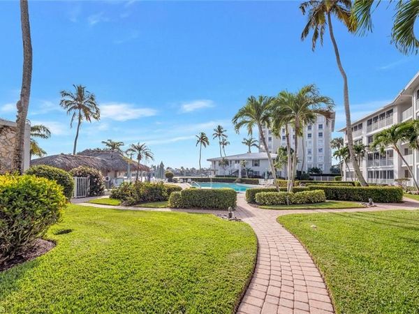 2800 Gulf Shore BLVD N, Unit 304, NAPLES, FL 34103