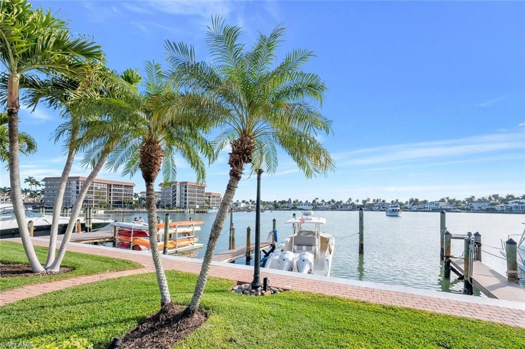 2800 Gulf Shore Blvd N, Unit 304, Naples, FL 34103 Photo