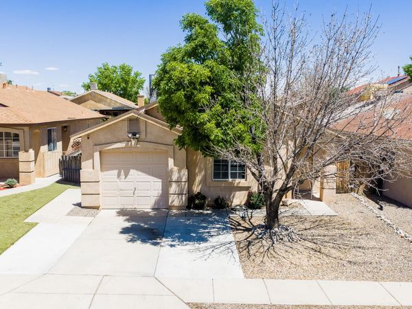 6009 Cyonus Avenue NW, Albuquerque, NM 87114