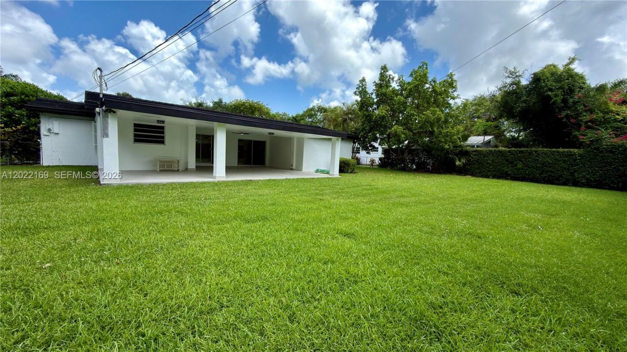 7700 SW 52nd Ct, Miami, FL 33143 Photo